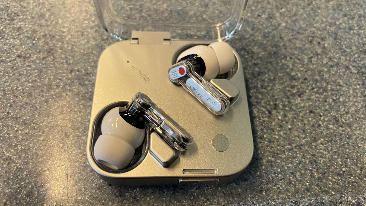 بررسی تخصصی و قیمت روز ایربادز ناتینگ ایر 3