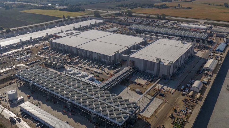 مراکز داده قدرتمند مایکروسافت و سرمایه گذاری میلیاردی هوش مصنوعی