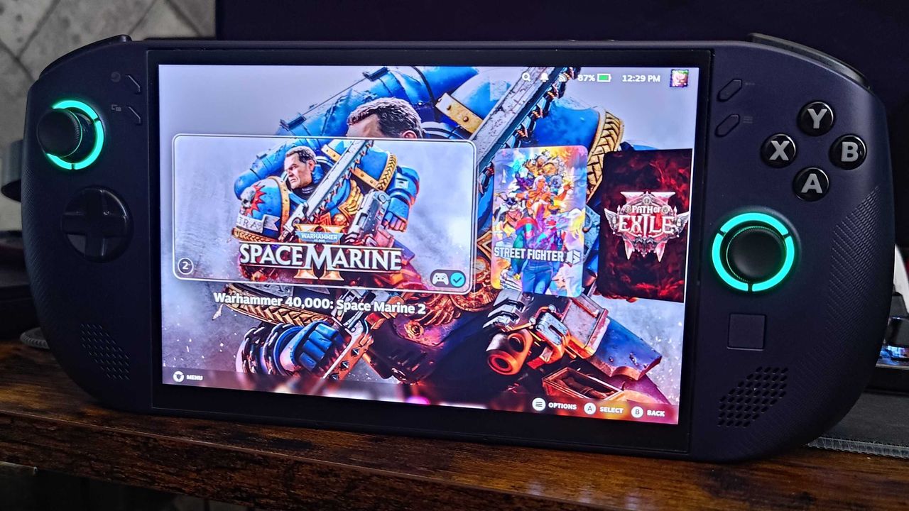 بهترین بررسی لنوو Legion Go Z1 Extreme در بین پی سی گیمینگ دستی