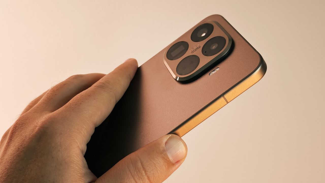 بررسی کامل شیائومی 15T پرو با دوربین قدرتمند و عملکرد عالی