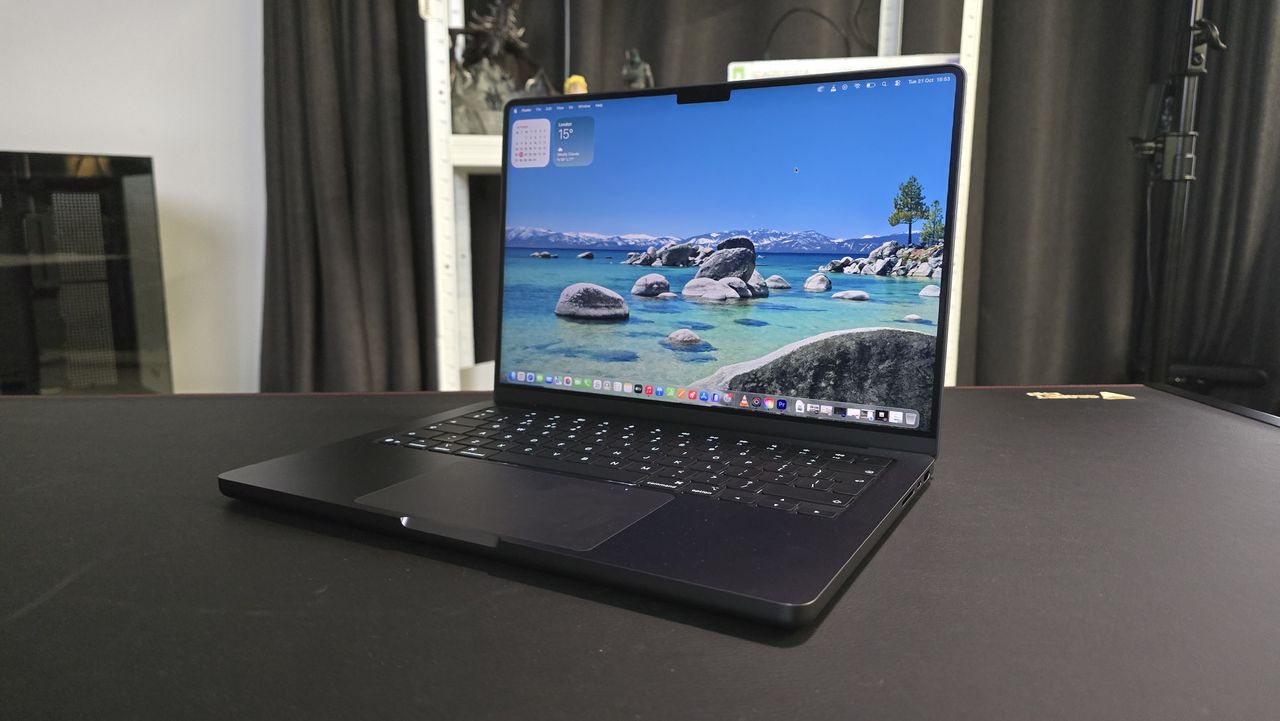 عملکرد خیره کننده مک بوک پرو M5 در قدرت و بهره وری