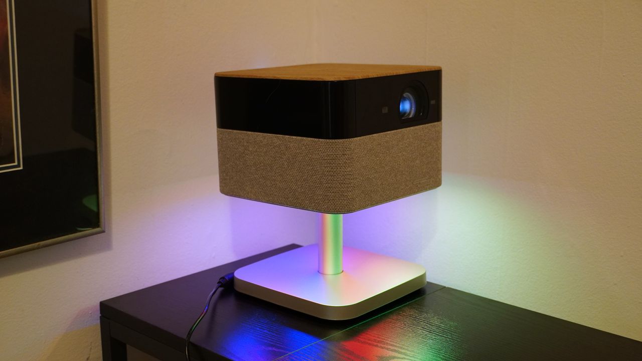 بررسی پروژکتور اپسون لایف‌استودیو فلکس پلاس و ویژگی‌ها