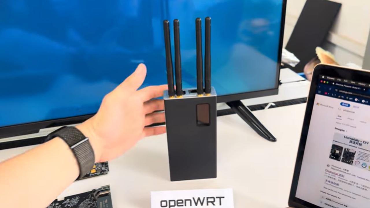 کامپیوتر پرتابل فوتونیکت با باتری 24 ساعته و طراحی ماژولار