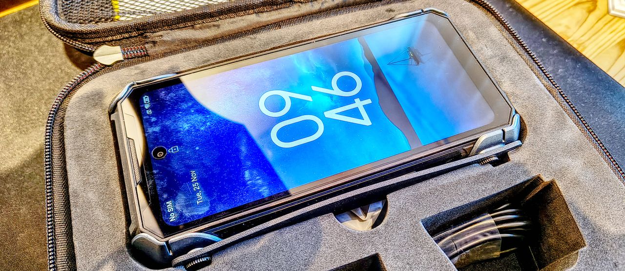 بررسی کامل گوشی مقاوم Doogee V Max با باتری قدرتمند